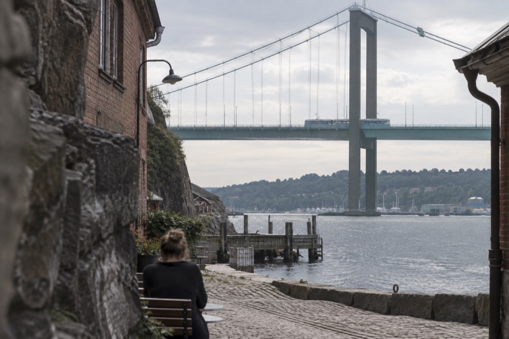 A Gothenburg tram crossing the river with the Älvsborg Bridge in the background