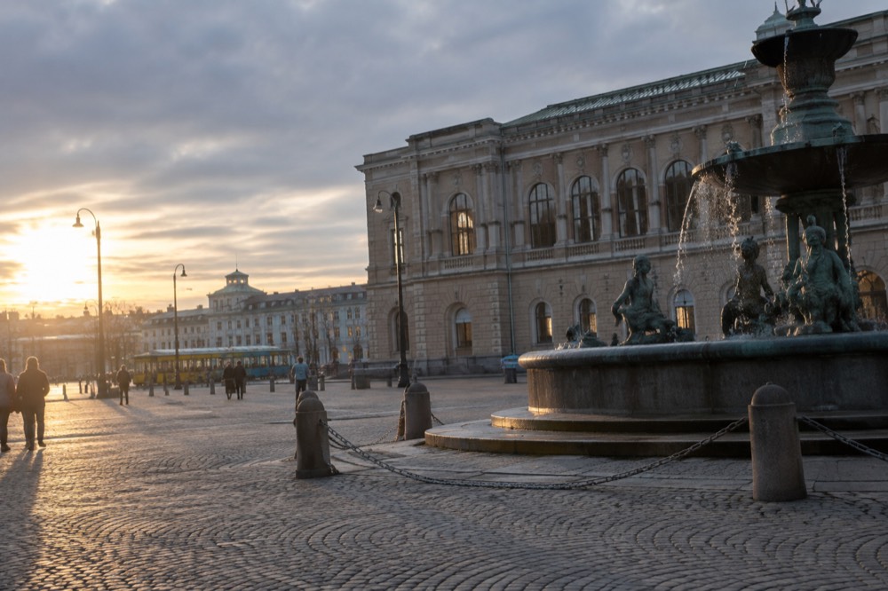 A grand stone museum facade and fountain on a city square in Gothenburg