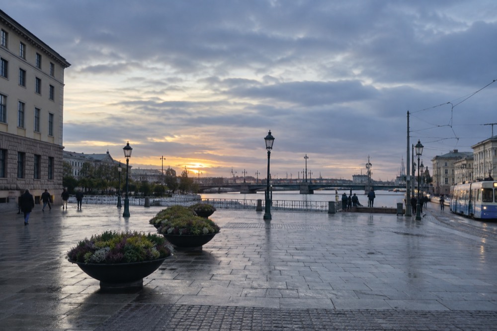 Long evening light over the Göta älv river and bridge in Gothenburg