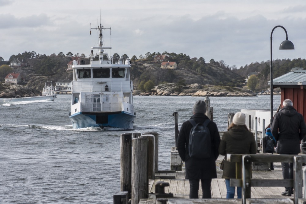 Ferry approaching a wooden jetty at a Gothenburg archipelago island
