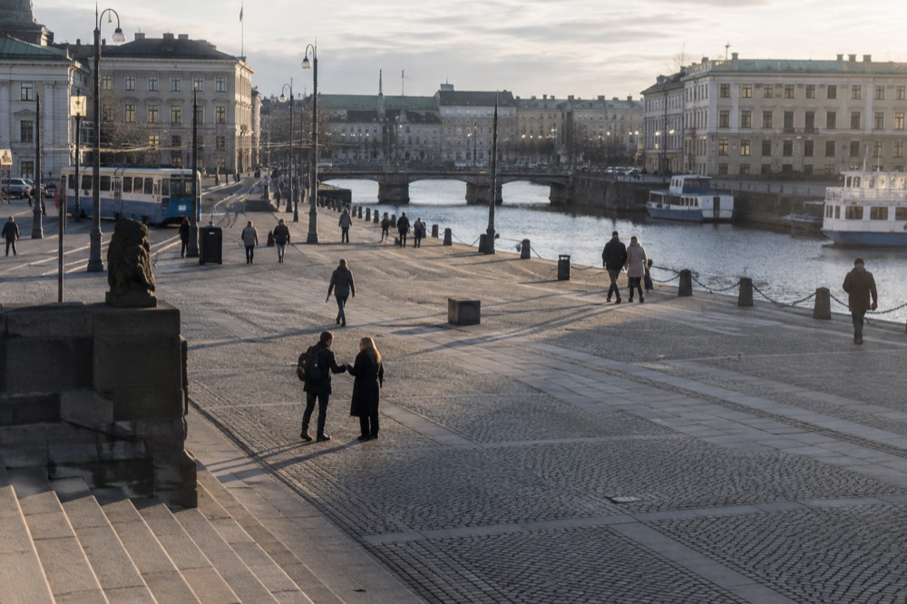 Two people greeting each other briefly on a Gothenburg street